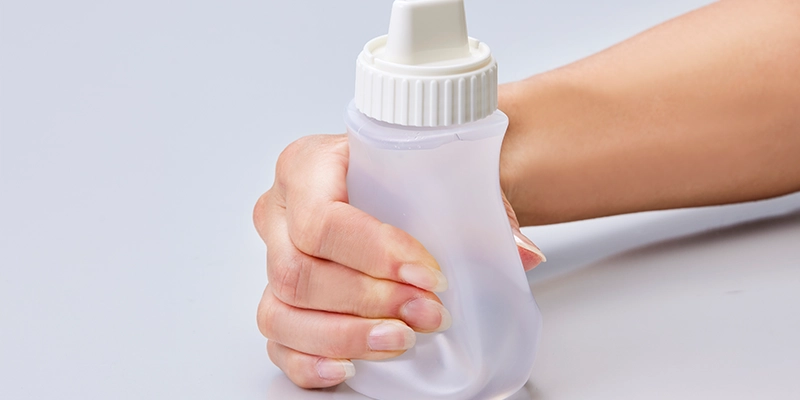 使いやすさを追求した液が出しやすい柔らかいボトル